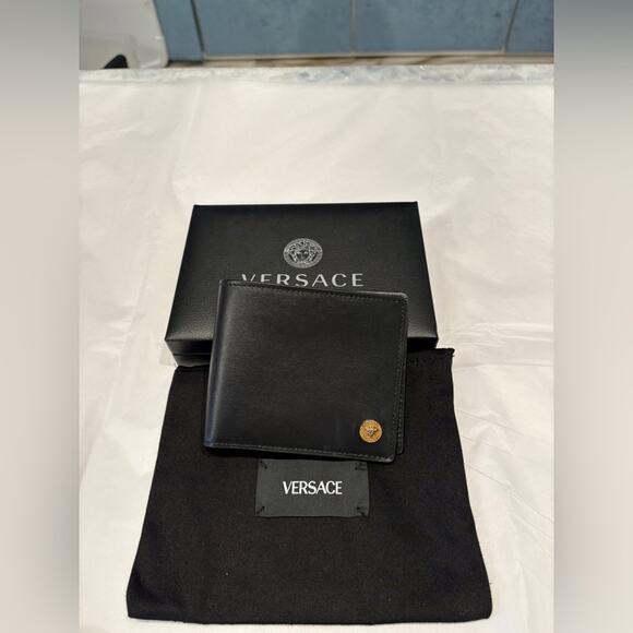 Versace Medusa Black Leather Wallet - Picture 1 of 8